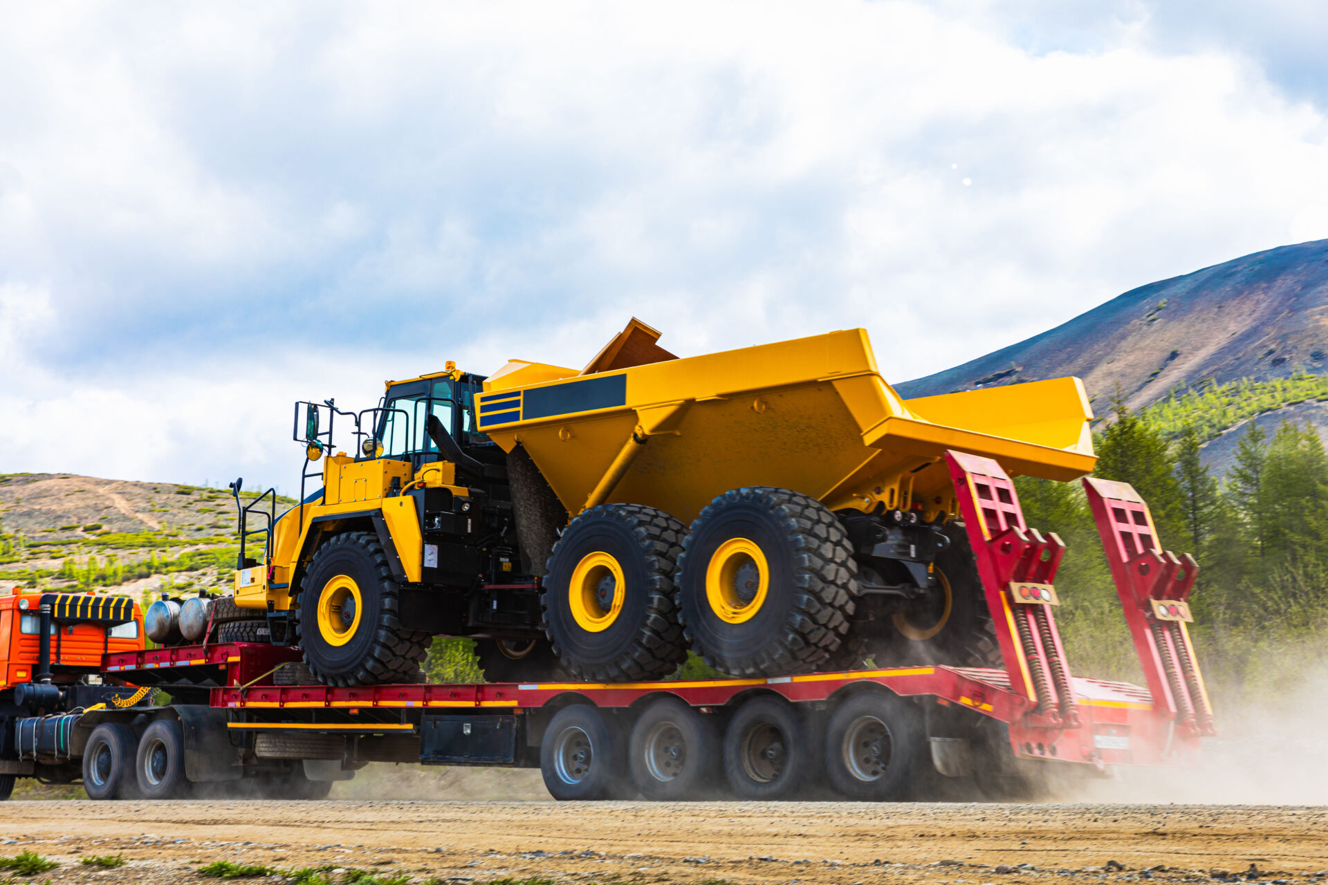 How Float Services Work for Heavy Equipment Transport Services